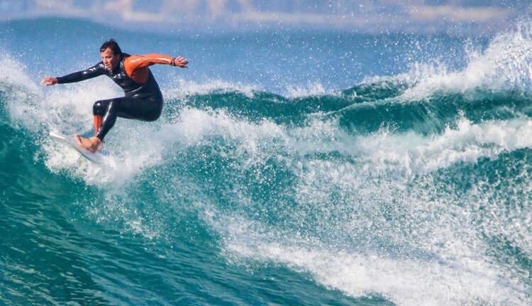 joao dornellas surfing with van der waal